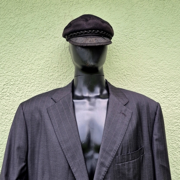 Brooks Brothers Men's Golden Fleeceĺ Pin-striped Charcoal Hand TailoredBlazer